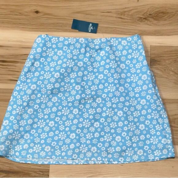 Hollister Dresses & Skirts - NEW Hollister Blue Floral Ultra High Rise Skirt Women’s Small